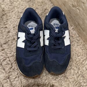 New Balance Kids Sneakers in Navy and White super cute and comfy easy to put on